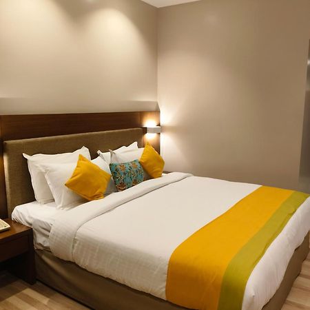 Park Residency Adoor Hotel Adur Екстериор снимка
