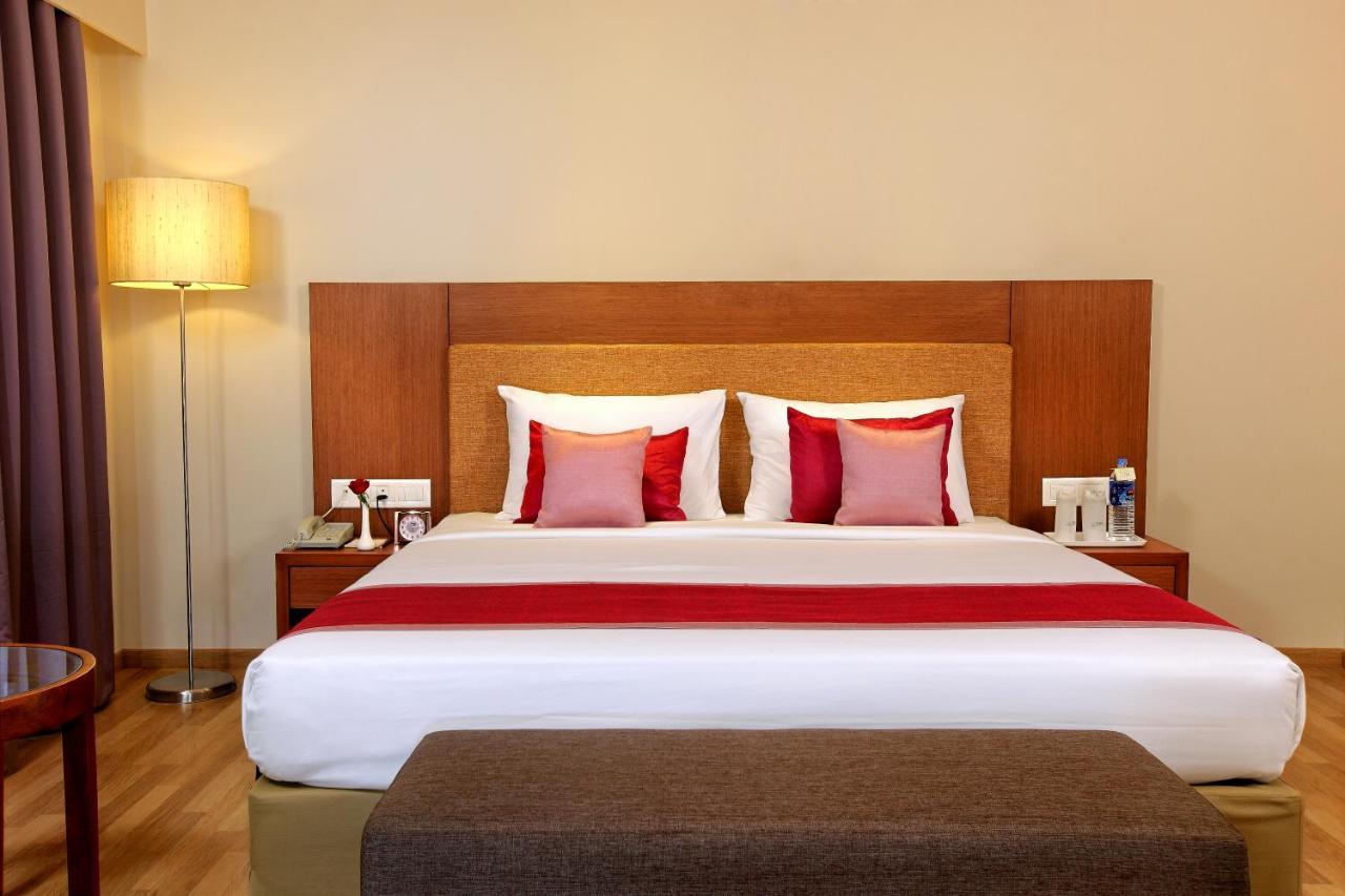 Park Residency Adoor Hotel Adur Екстериор снимка