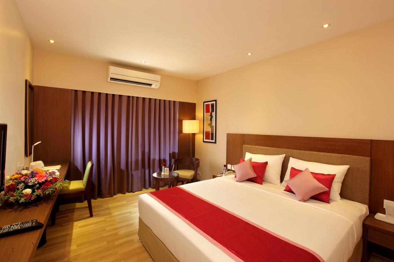 Park Residency Adoor Hotel Adur Екстериор снимка
