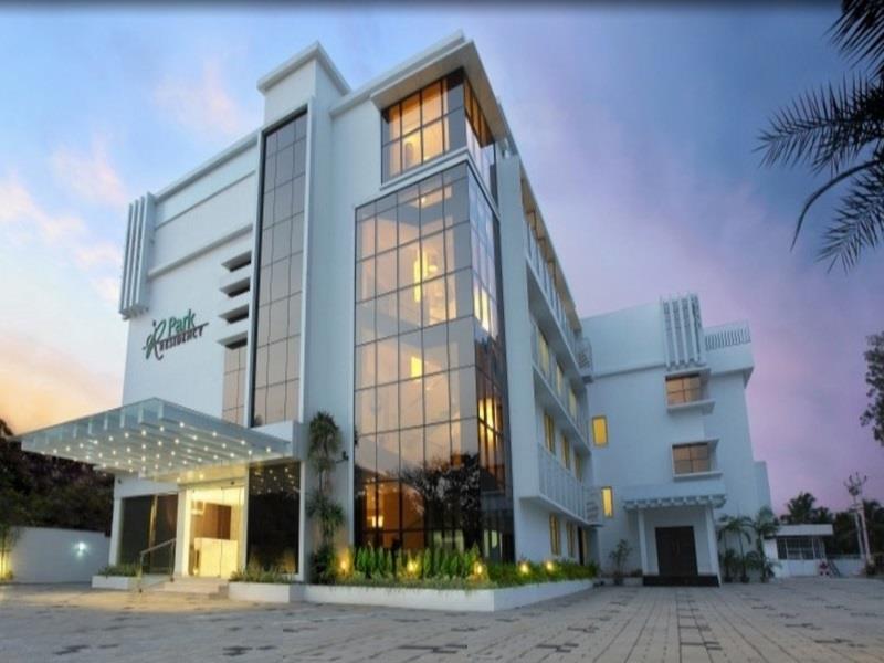 Park Residency Adoor Hotel Adur Екстериор снимка