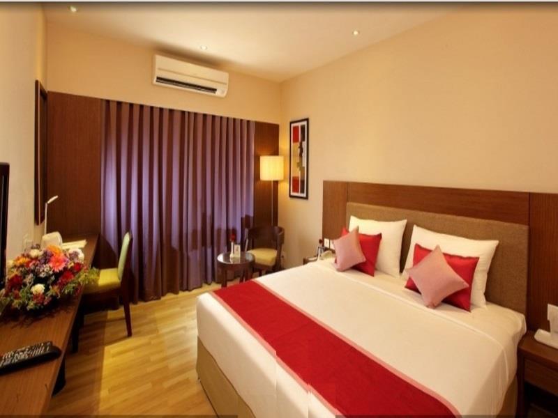 Park Residency Adoor Hotel Adur Екстериор снимка