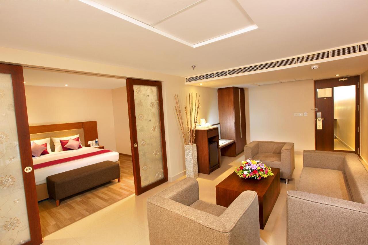 Park Residency Adoor Hotel Adur Екстериор снимка