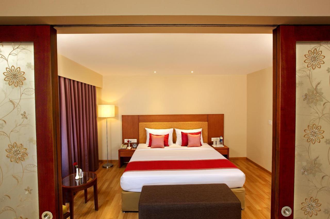 Park Residency Adoor Hotel Adur Екстериор снимка