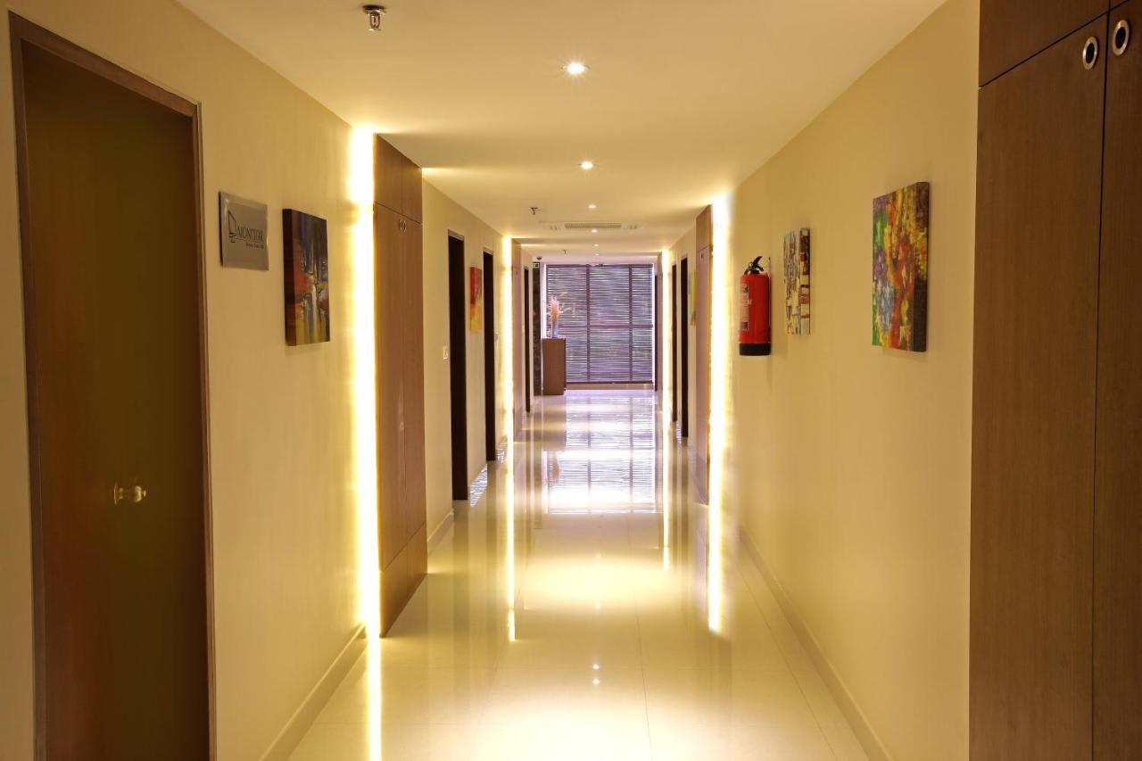 Park Residency Adoor Hotel Adur Екстериор снимка